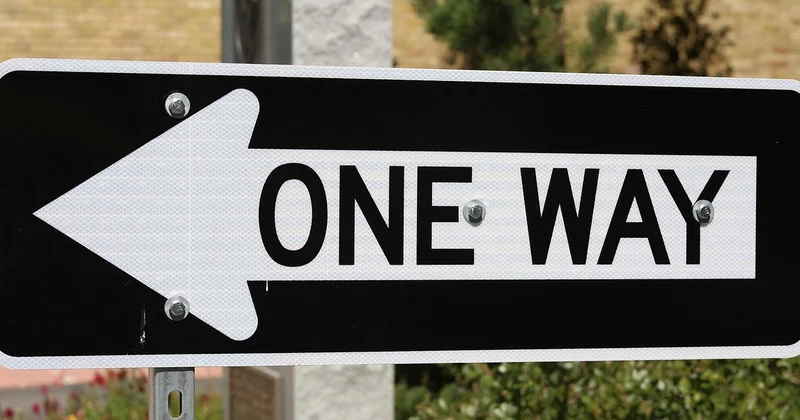 Canonique, redirection, sitemap, noindex : qui gagne en cas de conflit ?
