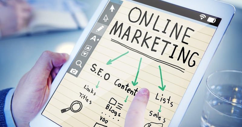 Optimiser le contenu pour la recherche vocale : le guide qui fait parler de vous